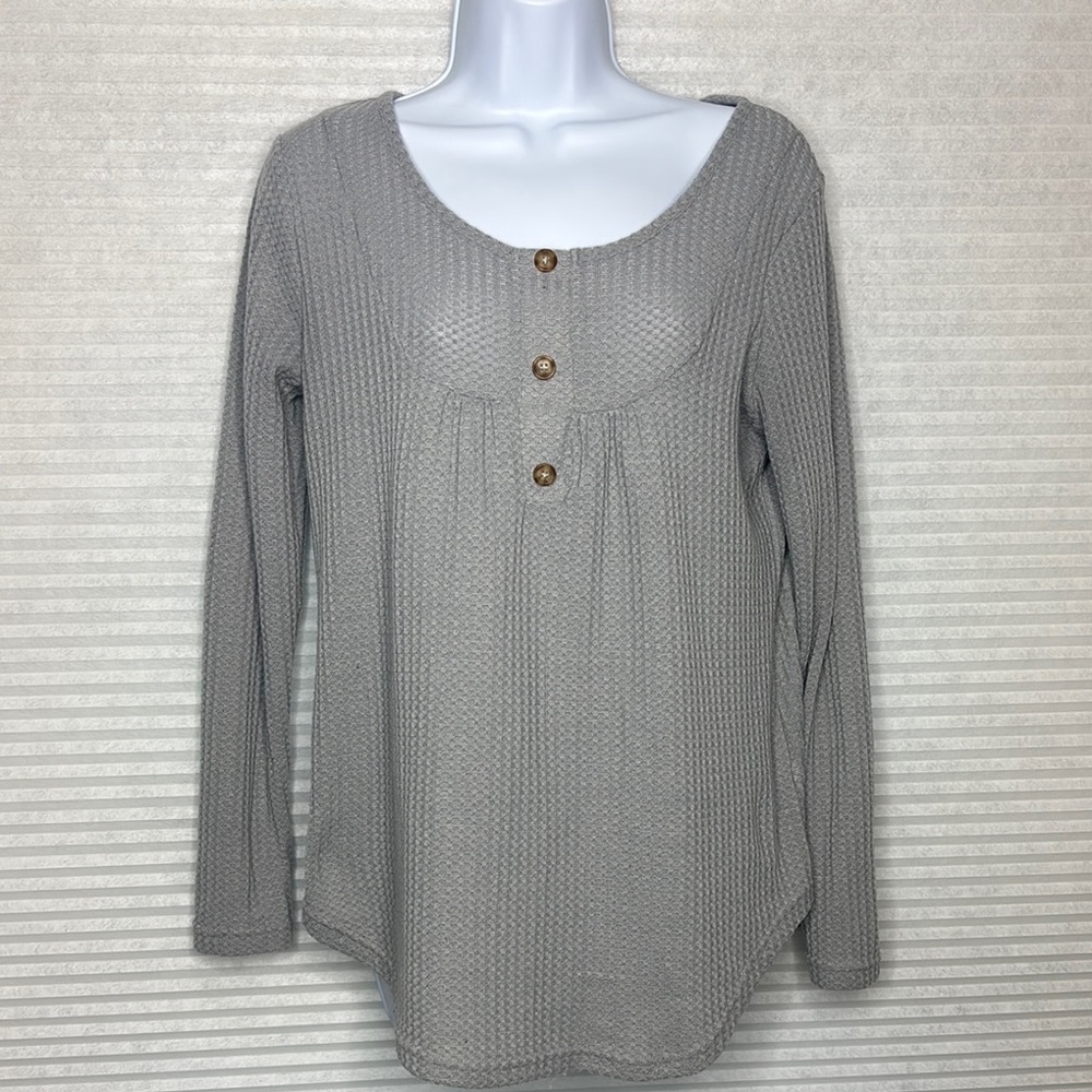 Gray Ribbed Long Sleeve Blouse with Buttoned Detail